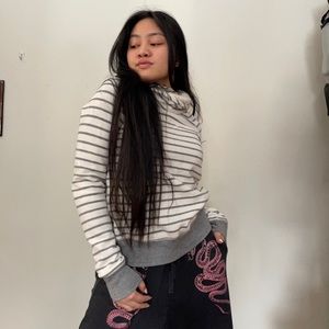 Cozy long-sleeved white gray-stripped sweater